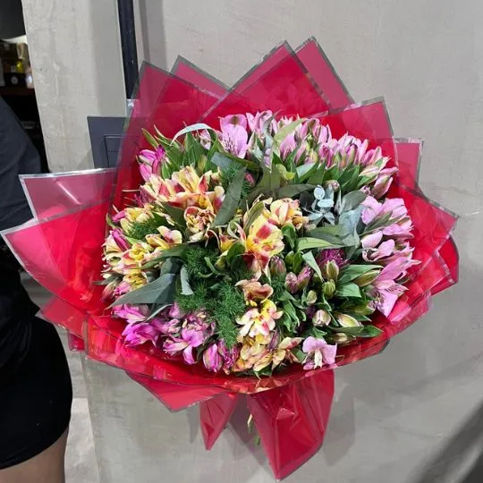 Ramo de flores astromelias